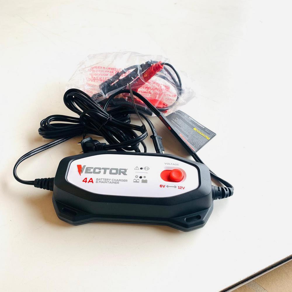 1600 Peak Amp Automotive Lithium Jump Starter, Portable Power - 15W USB-A & USB-C (SS16LV) 1600 Peak Amp Automotive Lithium Jump Starter, Portable Power - 15W USB-A & USB-C (SS16LV)